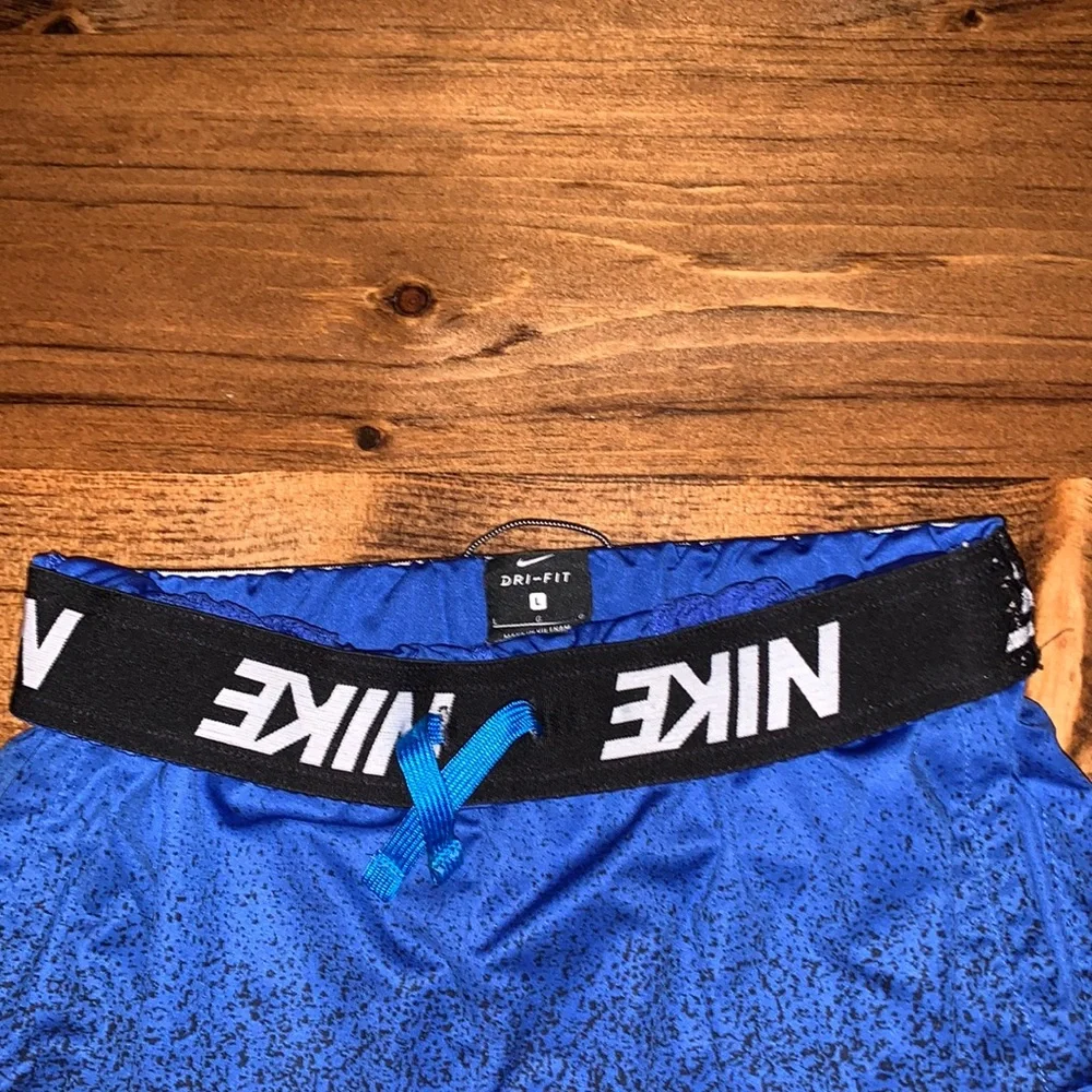 SOLD💥BLUE NIKE SHORTS - BOYS LARGE - Picture 3 of 4
